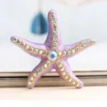 Dettaglio accessorio stella marina con strass viola stile spiaggia oceano gioiello - Viola