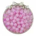 Gros plan de perles rondes acryliques dégradé rose dans un plateau décoratif nœud pour bijoux DIY. - Trou de 10mm (30 Pièces/Paquet) / Rose
