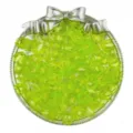 Gros plan de perles en acrylique muguet vert translucide pour les détails de bijoux DIY. - 50 Pièces/Paquet / Vert