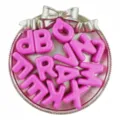 Acryl Buchstaben Perlen 20mm groes Loch Alphabet Anhaenger fuer DIY Schmuck Zubehoer - Hellrosenrot