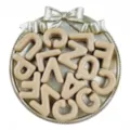 Detailaufnahme von 20mm Acryl Großloch Buchstabenperlen für DIY Schmuck und Bastelprojekte. - Khaki