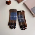 Vintage karierte Wollhandschuhe für Damen in Blau und Braun - Einheitsgröße / Blaues Karo auf braunem Grund