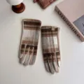 Vintage braune und beige karierte Wollhandschuhe für Damen mit warmem Futter und Touchscreen - Einheitsgröße / Beige Kariert
