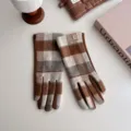 Klassische retro braune und beige karierte Wollhandschuhe für Damen Wintermode Outfits - Einheitsgröße / Braun & Beige Kariert