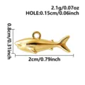 Détail pendentif requin doré, petit accessoire de bijou animal avec dimensions claires. - Requin (B198-G)