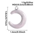 Macaron roze glinsterende halve maan hanger bedel met roestvrijstalen oog voor DIY sieraden. - Maan Hanger / 1.8x1.4cm / Marmer Roze Maan (S3418-S-Pink)