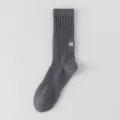 Herren graue Mittelsocken Baumwolle weiße Bestickung Workwear Stil einfarbige Freizeitsocken - Einheitsgröße / Dunkelgrau