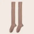 Chaussettes montantes duveteuses en polaire corail, chaudes chaussettes d'hiver douillettes. - Taille unique / Café Foncé