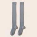 Chaussettes d'hiver douillettes grises au-dessus du genou en peluche douce pour la maison. - Taille unique / Gris Foncé