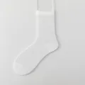 Weiße Mesh-Mittelrohrsocken für Damen, atmungsaktive Sommer Dünnsocken für den Alltag. - Einheitsgröße / Weiß