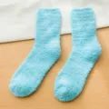 Calzini soffici in pile corallo azzurro, calde calze invernali da casa per donna. - Taglia unica (35-42) / Celeste