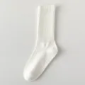 Calzini da yoga antiscivolo bianchi da donna, calze da pilates a costine a metà tubo con suola grip. - Taglia unica / Bianco