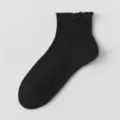 Calzini neri con volant da donna, simpatici calzini corti in cotone con bordo ondulato per estate. - Taglia unica / Nero