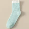 Chaussettes d'hiver douces en polaire corail pour femmes en bleu clair et blanc - Taille unique (35-42) / Vert clair