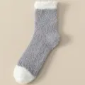 Chaussettes d'hiver douillettes en polaire corail grise avec revers blanc pour la maison. - Taille unique (35-42) / Gris clair