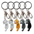 Niedlicher Katzen Schlüsselanhänger Detailansicht mit Metallring und Karabiner hängend. - 5-teiliges Set / Einzelpreis