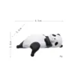 Kleine panda figuur voor auto interieur en bureau decoratie, compact formaat met afmeting. - Stijl D Panda Liggend Rechts