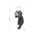 Graziosa mini statuetta di gatto grigio striato sospeso per interni auto e decoro. - Gatto Strisciante (321654) / Gatto Tabby Grigio