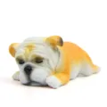 Süße schlafende Bulldogge Harz Figur, kreatives Auto-Ornament und schöne Tischdeko - Mit Klebepunkt / Liegende Gelbe Englische Bulldogge