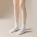 Calcetines cortos blancos lisos para mujer, de comodo mezclas de algodon para uso diario. - Talla única / Calcetines cortos blancos 12 cm