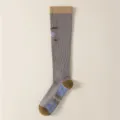Calze a compressione sportive da donna, calze da corsa grigie a metà polpaccio con accenti. - Taglia unica / Grigio