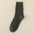 Chaussettes mi-hautes côtelées gris foncé pour hommes, coton respirant style automne - Taille unique / Noir et Gris