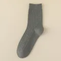 Chaussette mi-haute grise pour homme en coton côtelé, respirante et confortable pour sport. - Taille unique / Gris foncé
