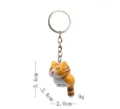 Leuke oranje kat sleutelhanger, miniatuur zittende kitten figuur voor tassen en sleutels. - Hurkende Kat - Gele Tijger Kat Sleutelhanger / Geel