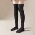 Schwarze Kniestrümpfe mit Kompression für Damen, einfarbige schlanke Overknee Strümpfe. - Einheitsgröße / Schwarze Overknee-Strümpfe 53 cm
