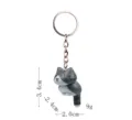 Detailopname van de schattige katten sleutelhanger met nauwkeurige afmetingen en licht. - Hurkende Kat - Grijze Tijger Kat Sleutelhanger / Grijs