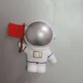 Harz Astronaut Figur mit Flagge, detaillierte Raumfahrt Dekoration und Sammlerstück. - Nationalflagge Haltender Stehender Stil (1365)