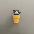 Niedlicher Katzen Eiswaffel Kühlschrankmagnet Nahaufnahme Detail, magnetische Küchendeko. - Eiscreme Schwarze Katze / 1 Stück