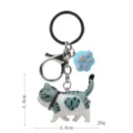 Süßer molliger Katzen-Schlüsselanhänger mit blauer Pfote und Karabiner für Taschen, 4x4.6cm. - Karabiner-Stil / Grau-weiße Herzmuster-Katze (Blaue Kralle)