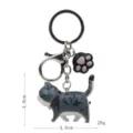 Süßer dicker Katzen Schlüsselanhänger mit niedlichem Katzenpfote Anhänger für Taschen. - Karabiner-Stil / Grau-Weiße Getigerte Katze (Schwarze Katzenkralle)
