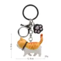 Niedlicher dicker Orangenkatze Schlüsselanhänger mit schwarzem Pfotenanhänger Metallkarabiner. - Karabiner-Stil / Gelb-Weiße Getigerte Katze (Schwarze Katzenkralle)