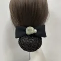 Schwarzes Schleifen Haarnetz mit Satin Rose und Perle Detail elegante Damen Haaraccessoires - Knospen-Perlen-Schleife / Grobes Netz / Grün