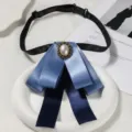 Femme nœud papillon broche perle strass col ruban chemise décoration accessoire - Nœuds papillon bleu lac à pierres blanches