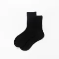 Einfarbige schwarze Baumwoll-Mittelsocken Detailansicht, schlichte und vielseitige Strümpfe. - Einheitsgröße / Schwarz