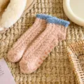 Chaussettes de sol mi-hautes en polaire corail confortable avec picots antidérapants et revers. - Anti-Perte de Poils / Chameau