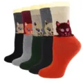 Detailansicht kuscheliger warmer Woll-Wintersocken mit süßem Katzenmuster in vielen Farben. - Damen Farbblock Katze