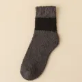 Gemütliche Korallenfleece Flauschige Wintersocken Detail, dicke warme Thermosocken. - Einheitsgröße / Dunkelgrau