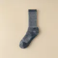 Primer plano detalle calcetines senderismo lana invierno térmicos, tejido grueso. - Talla única / Azul marino