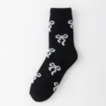 Calcetines de felpa negros de media caña para mujer con bonito diseño de lazo blanco para invierno - No se Desprende / Negro