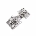 Antiquierte silberne Metall Umhangsprosse mit filigranem geometrischem Knotenmuster Kette. - Stil 5