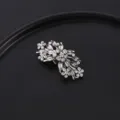 Spilla floreale in strass argento vintage clip scialle raffinato cristallo fibbia elegante moda - Lunghezza 54mm / Argento antico