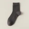 Calze da uomo grigio unito, design in rete traspirante, comodi indumenti in cotone - Taglia unica / Grigio scuro