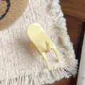 Gelbe Acetat Haarklammer, minimalistisches U-förmiges Design für elegante tägliche Frisuren. - Gelb-Weiß Gestreift