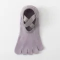 Calzini da yoga a cinque dita viola chiaro con cinturini incrociati, antiscivolo. - Taglia unica / Viola