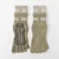 Olive Green Five-Toe Yoga Socks with Anti-Slip Grips for Pilates and Fitness Variant - One Size / Green