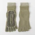 Olive green five-toe non-slip yoga socks for women, perfect for pilates and fitness. - One Size / Green